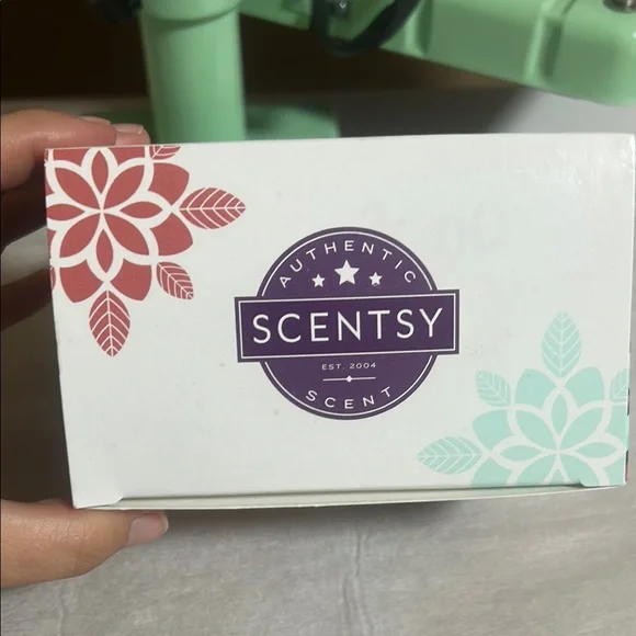 NEW!!!! Scentsy Fragrance Flowe - Picture 2 of 5